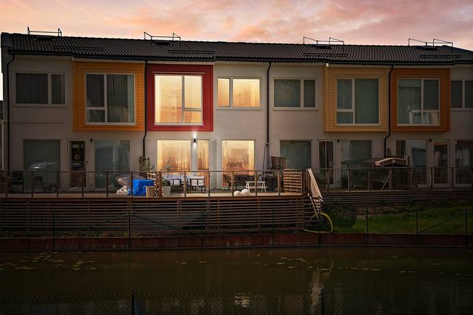 5 rum radhus på Carin bååts gata 31 Glasberga Sjöstad, Södertälje kommun - bild 1