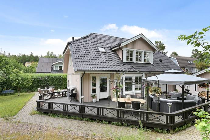 5 rum Villa på Ulvsjöstigen 4 Älta - Kolarängen Nacka kommun - bild 1
