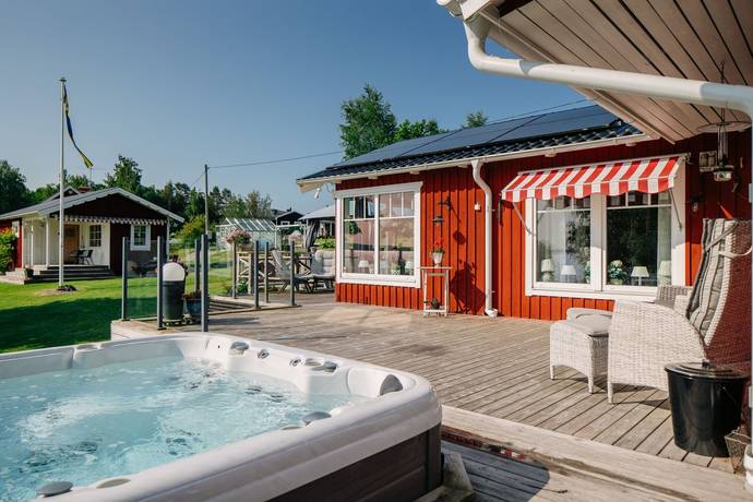 vinterbonat fritidshus på Ängsvägen 63 & 64 Hova, Gullspångs kommun - bild 5