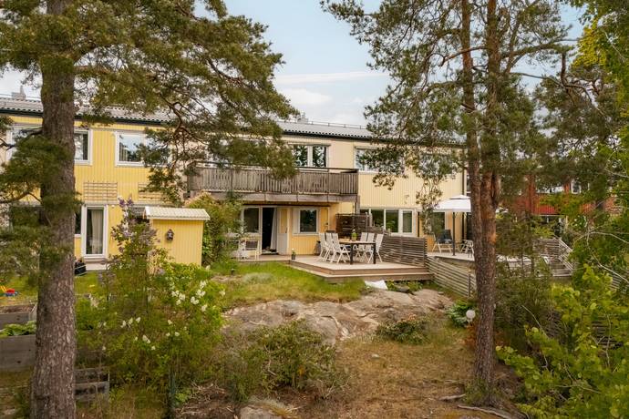 4,5 rum radhus på Knut Stangenbergs väg 132 Duvnäs utskog, Nacka kommun - bild 1