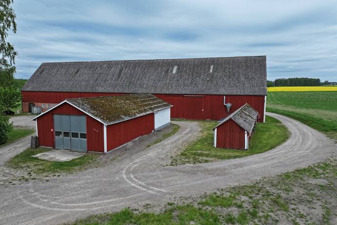 Gård med jordbruk på Govlösa Mjölby kommun - bild 2
