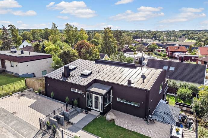 8 rum villa på Aprilvägen 47 Västra Jakobsberg, Järfälla kommun - bild 1
