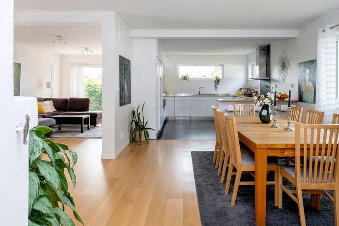 5 rum villa på Solvägen 19 Näsby Park - Sjösidan, Täby kommun - bild 1