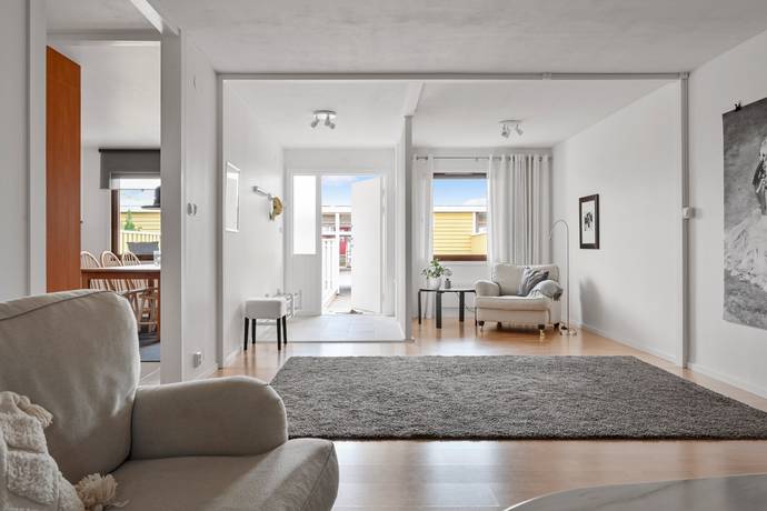 5 rum radhus på Ljungvägen 93 Sjukyrkoberget, Upplands Väsby kommun - bild 3