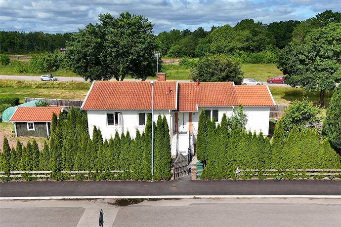 4 rum villa på Idrottsgatan 26 Mölstad, Mönsterås kommun - bild 1