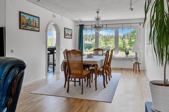 8 rum Villa på Åvägen 6 Runby Upplands Väsby kommun - bild 10