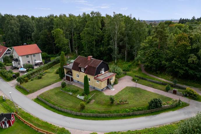 7 rum villa på Sandgropsgatan 11 Svartbäcken, Uppsala kommun - bild 1