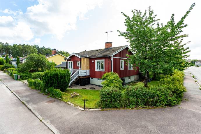 Östanås, Köpings kommun