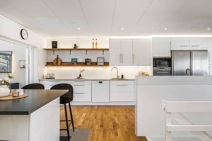 8 rum Radhus på Grenadjärgatan 13 Södra Skiljebo Västerås kommun - bild 9