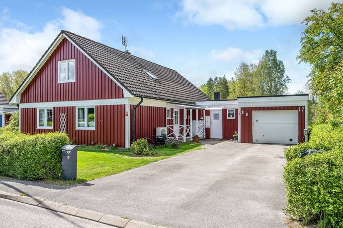 5 rum villa på Sandåkravägen 17 Rejmyre, Finspångs kommun - bild 1