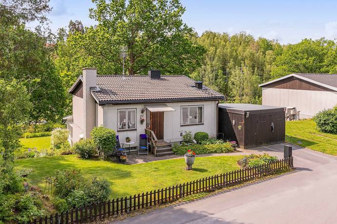 4 rum villa på Aspvägen 24 Flen, Flens kommun - bild 1