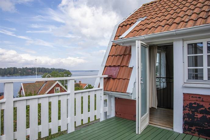 6 rum vinterbonat fritidshus på Holmbergsbacken 23 Yxlan Köpmanholm, Norrtälje kommun - bild 1