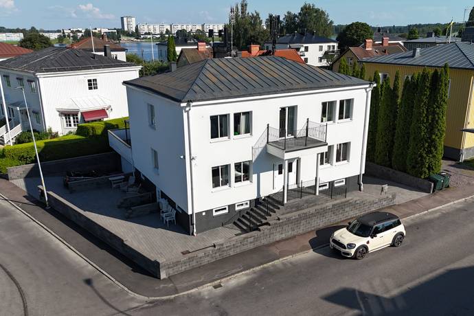 villa på Kvarnbergsgatan 16 Karlstad, Karlstads kommun - bild 1