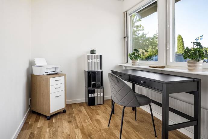 8 rum Radhus på Grenadjärgatan 13 Södra Skiljebo Västerås kommun - bild 29
