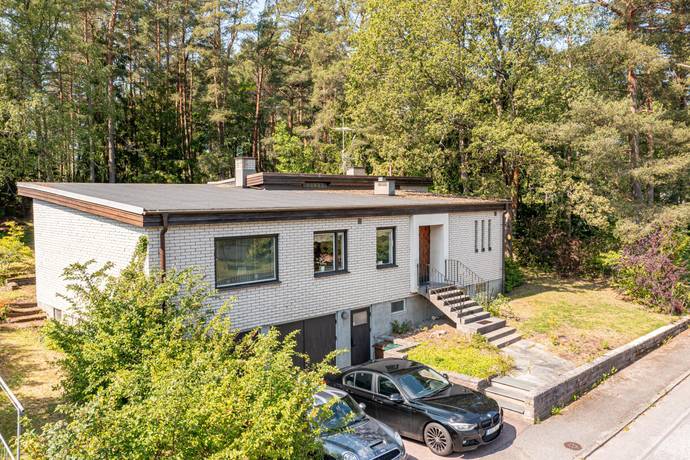 6 rum villa på Ormbergssvängen 13 Ormberget, Västerås kommun - bild 1