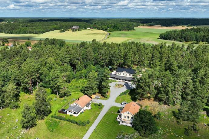tomt på Mälhamravägen 83 Mälhamra, Norrtälje kommun - bild 1