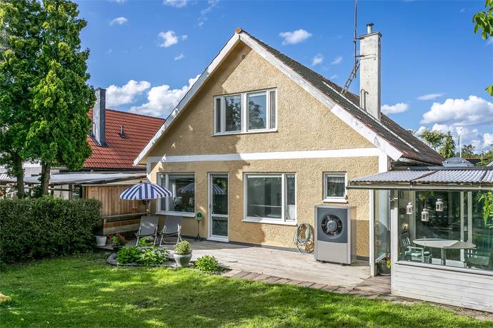 5 rum kedjehus på Dressyrvägen 8 Jakobsberg, Järfälla kommun - bild 1