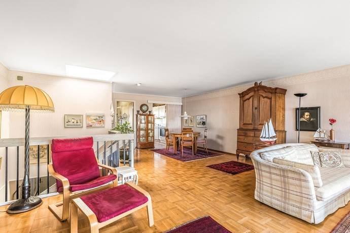 4 rum Radhus på Fridhemsgatan 15B Ulvhäll/Fridhem Strängnäs kommun - bild 9