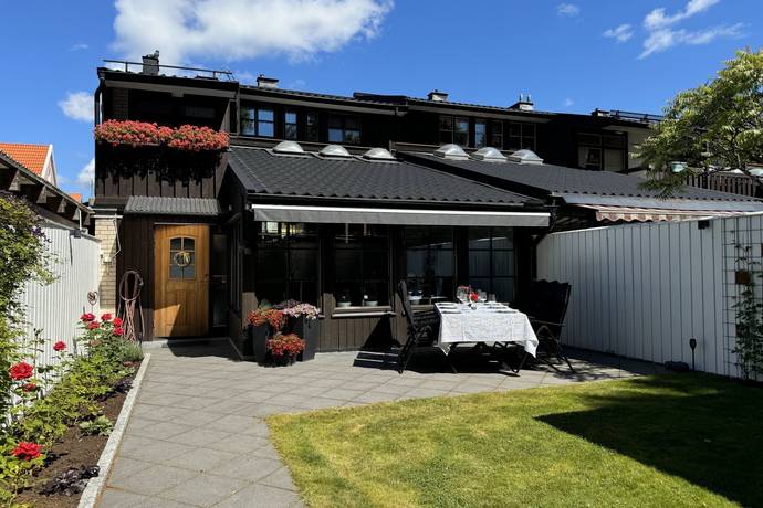 4 rum radhus på Kungsvägen 53 Lasarettsområdet, Eskilstuna kommun - bild 1