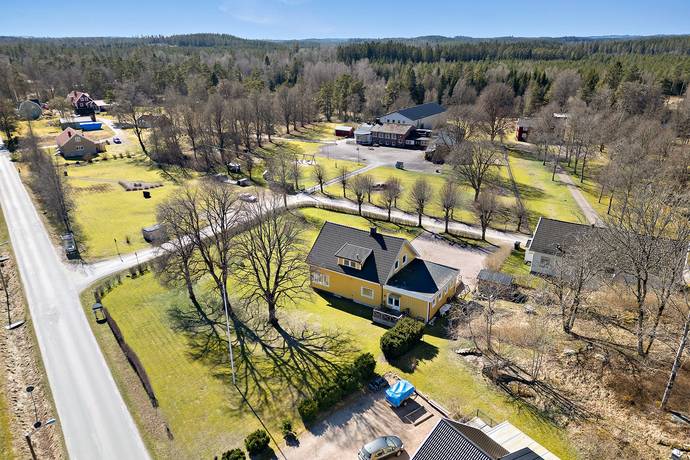 7 rum villa på Klockargårdsvägen 5 Håcksvik, Svenljunga kommun - bild 1