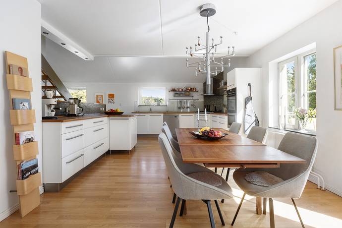 7 rum villa på Bergtorpsvägen 7 Uttran, Botkyrka kommun - bild 3
