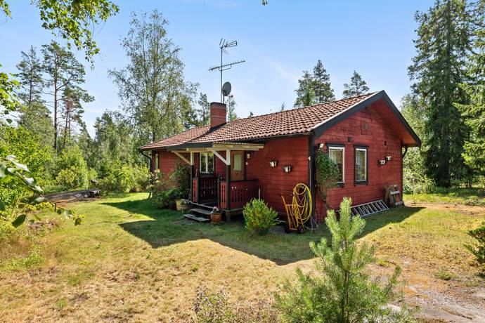 3 rum vinterbonat fritidshus på Utveda hamnväg 154 Vätö, Norrtälje kommun - bild 1