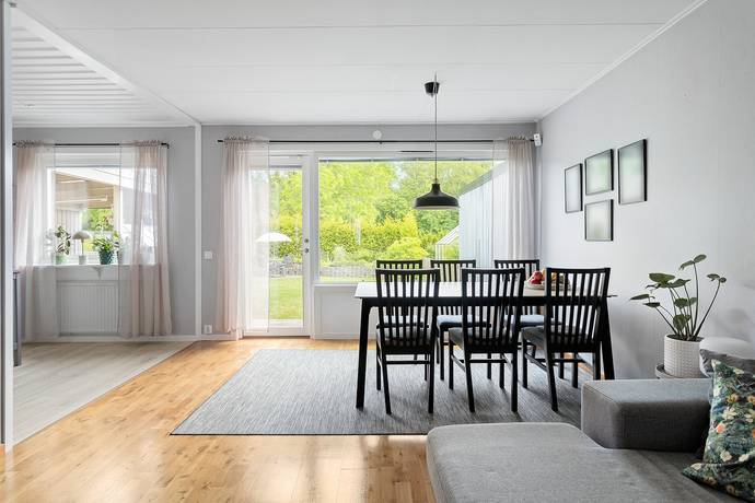 4 rum kedjehus på Sadelmakarvägen 24 Brottsta, Eskilstuna kommun - bild 1