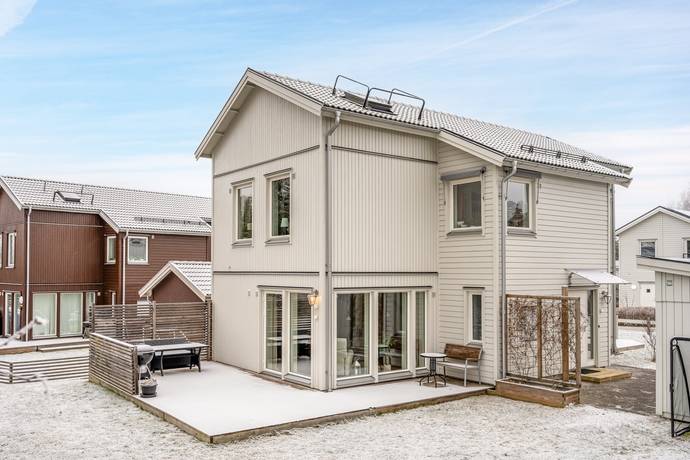 Björktrastvägen 4, Nyby, Vallentuna kommun