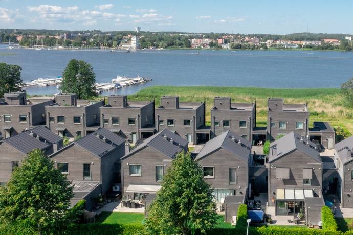 5 rum kedjehus på Bastenshällsvägen 16 Arnö, Nyköpings kommun - bild 1
