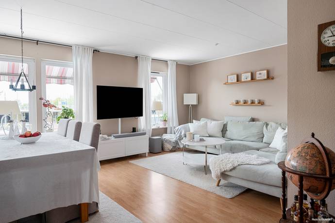 6 rum radhus på Växthusvägen 22 Munka-Ljungby, Ängelholms kommun - bild 2