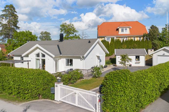 4 rum villa på Lönnvägen 15B Fornudden-Persudde, Tyresö kommun - bild 1