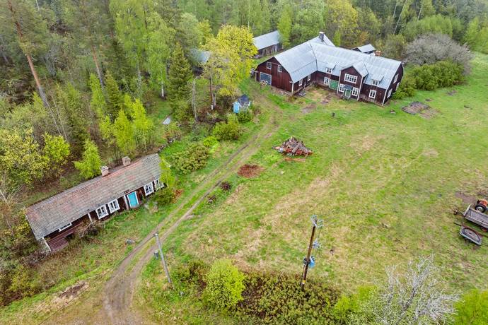 4 rum gård med jordbruk på Åsbacken 252 Gnarp, Nordanstigs kommun - bild 1