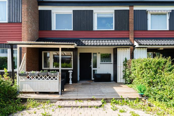 5 rum radhus på Håkantorpsgatan 108 Skälby, Västerås kommun - bild 1