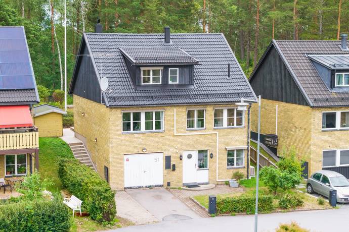 9 rum villa på Södra Skogsrundan 51 Margretelund, Österåkers kommun - bild 1