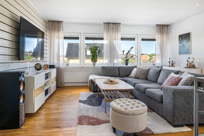 8 rum Radhus på Grenadjärgatan 13 Södra Skiljebo Västerås kommun - bild 3