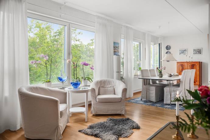 4 rum lägenhet på RÅCKSTAVÄGEN 19 LGH 1401 Råcksta, Stockholms kommun - bild 2