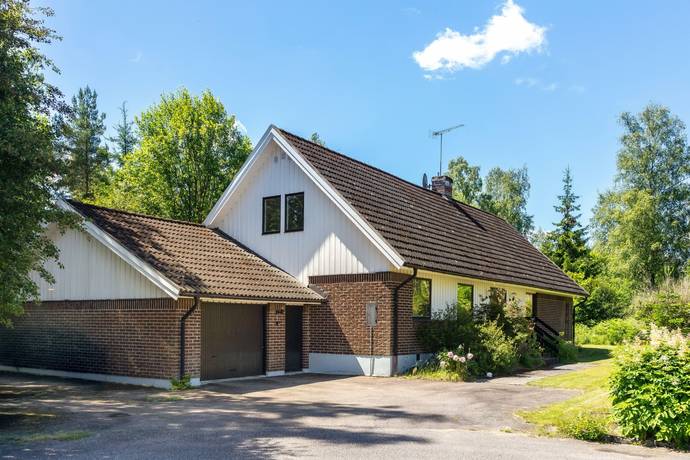 8 rum villa på Falkstigen 10 Klöxhult, Älmhults kommun - bild 1