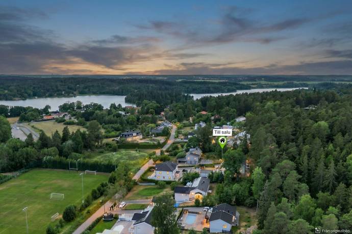 Broholmsvägen 35B, Sigtuna-sjudargården, Sigtuna kommun