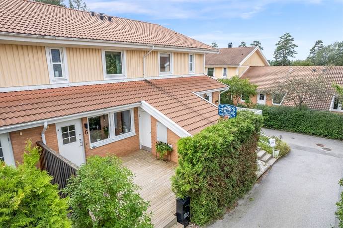 4 rum radhus på Biskop Brasks gränd 5 Stäket, Järfälla kommun - bild 1