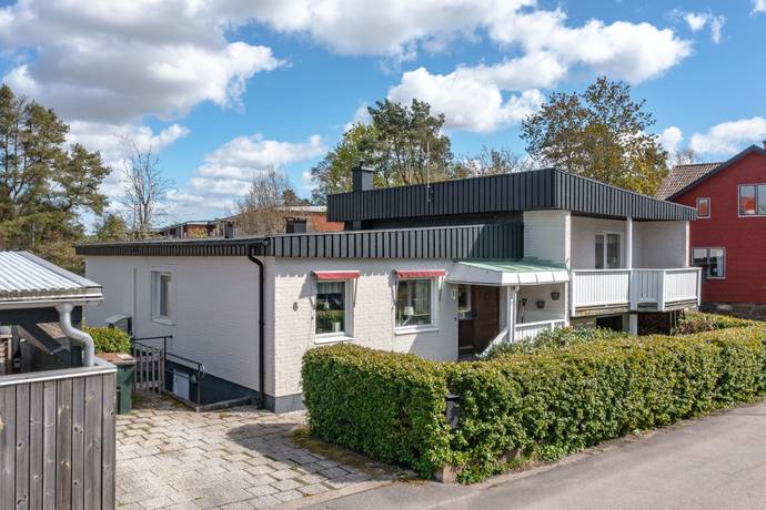 7 rum villa på Fyrmästaregatan 6 Skoftebyn, Trollhättans kommun - bild 1