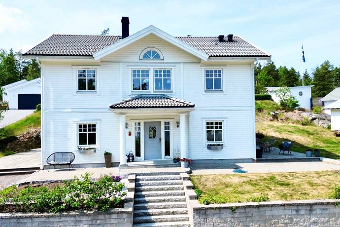 6 rum villa på Blåbärsstigen 13 Gustavsvik, Nacka kommun - bild 1