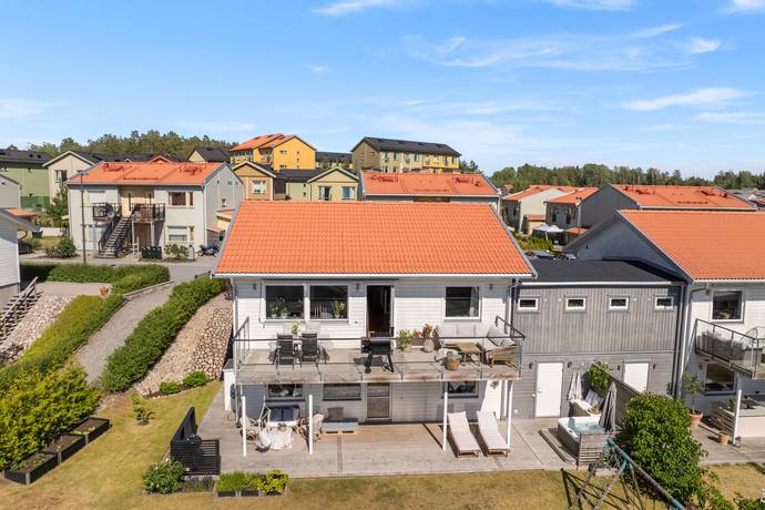 6 rum kedjehus på Strövarvägen 26 Tullinge, Botkyrka kommun - bild 1