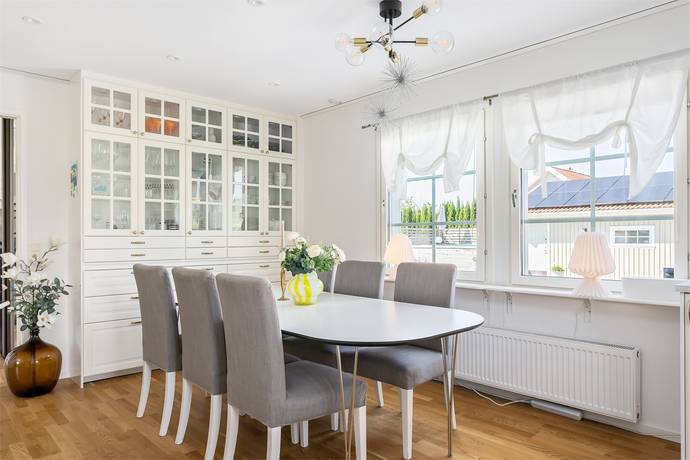 8 rum Villa på Gallringsvägen 18 Bro - Rosenängarna Upplands-Bro kommun - bild 8