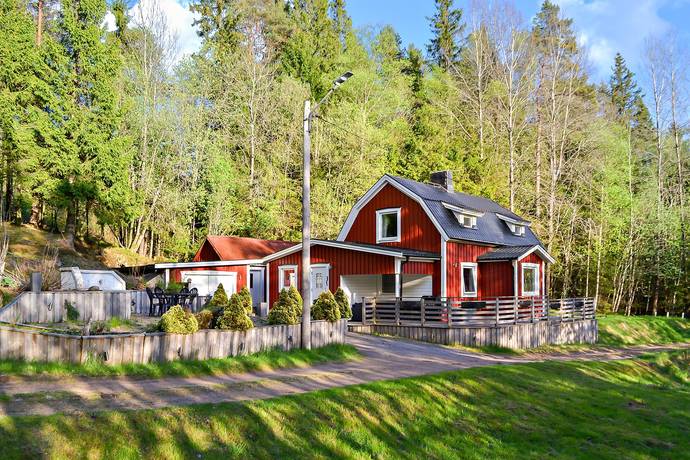 Bosgården Bergdalen 1, Mjöbäck, Svenljunga kommun