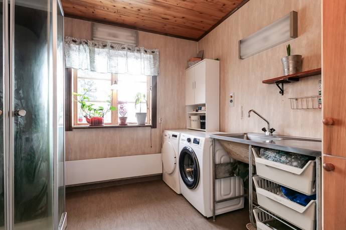 4 rum Gård utan jordbruk på Näsbybacka 175 Näsbybacka strax utanför Frövi Lindesbergs kommun - bild 33