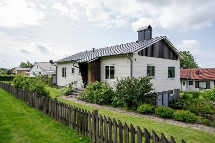 4 rum villa på Assedalsgatan 1 Skene, Marks kommun - bild 1