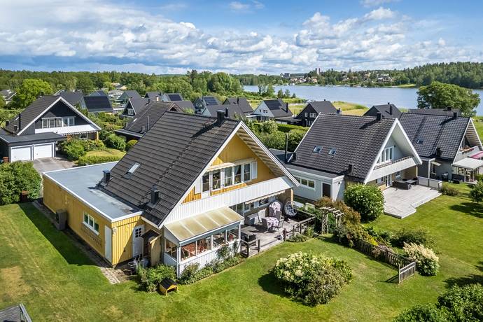 8 rum villa på Hebbes väg 4 Mälarbaden, Eskilstuna kommun - bild 2