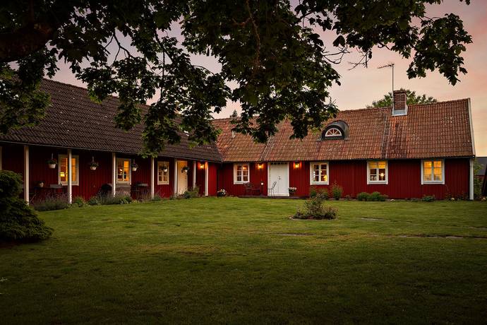 12 rum villa på Emmislöv Isakagården 1138B Broby, Östra Göinge kommun - bild 1