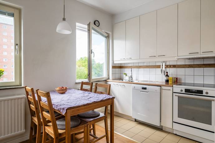 2 rum lägenhet på Finntorpsvägen 3, 4 tr Finntorp, Nacka kommun - bild 3