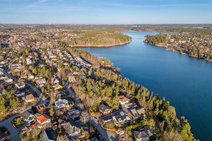 6 rum villa på Gryningsvägen 15 Drevviksstrand, Huddinge kommun - bild 1